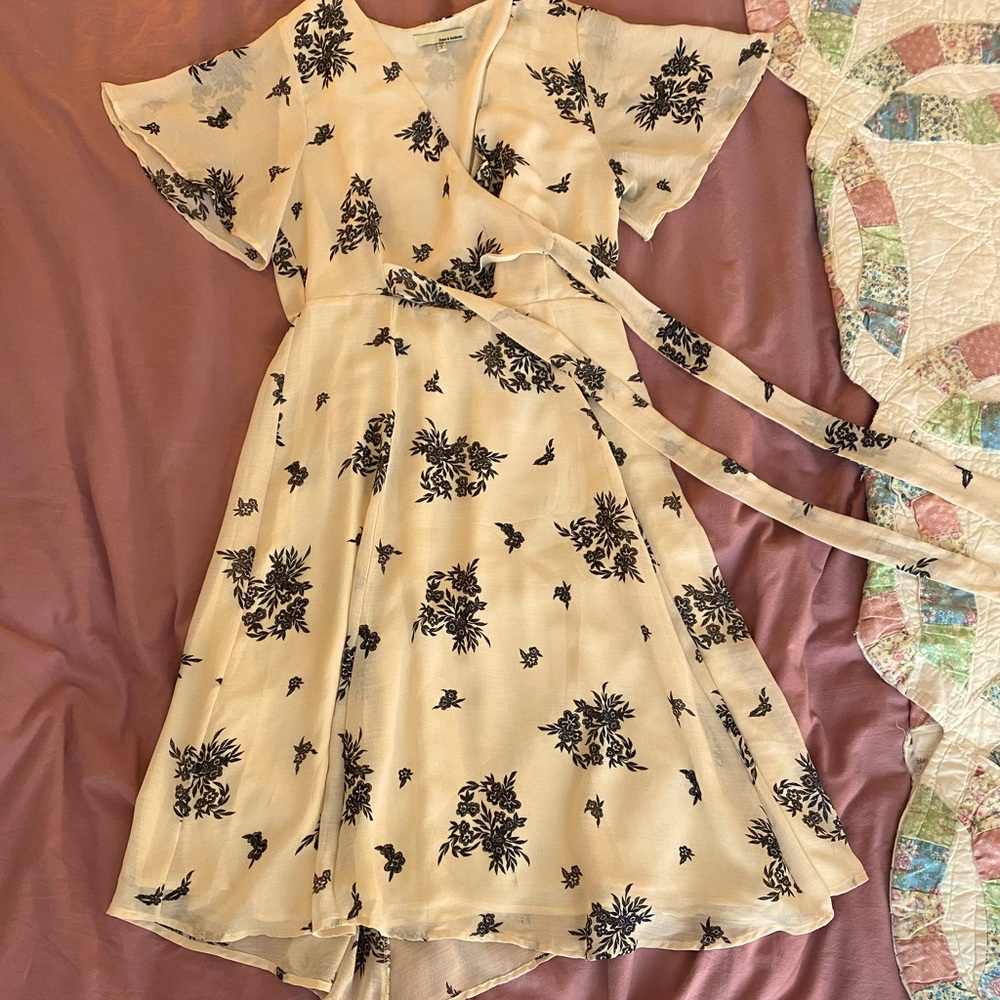 Floral wrap dress w/ float skirt